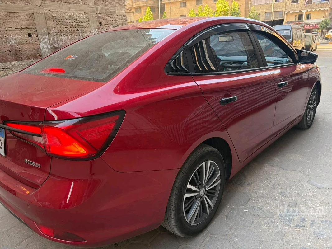 side and rear view of 2026 MG 5