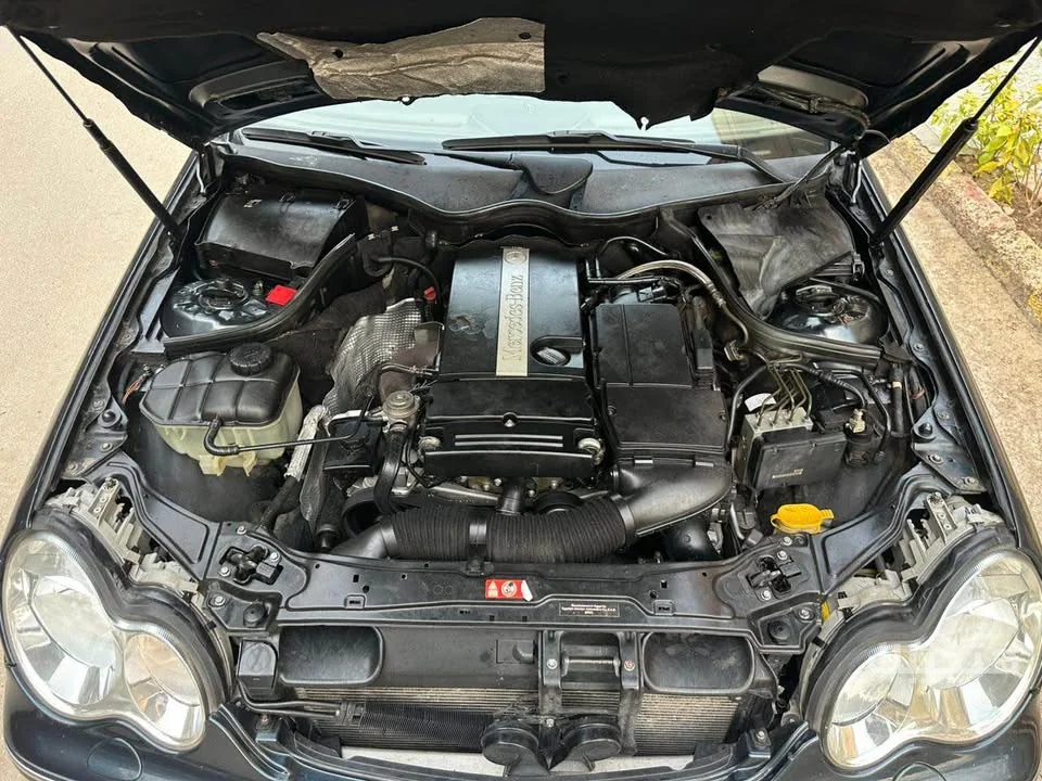 Front view of 2004 Mercedes-Benz C180