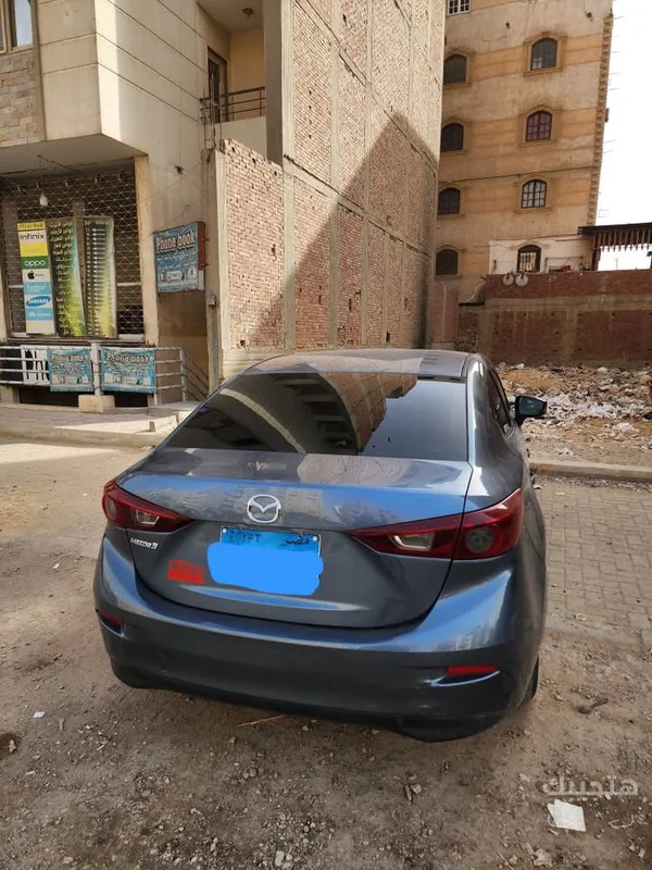 منظر خلفي لسيارة مازدا مازدا 3 موديل 2017