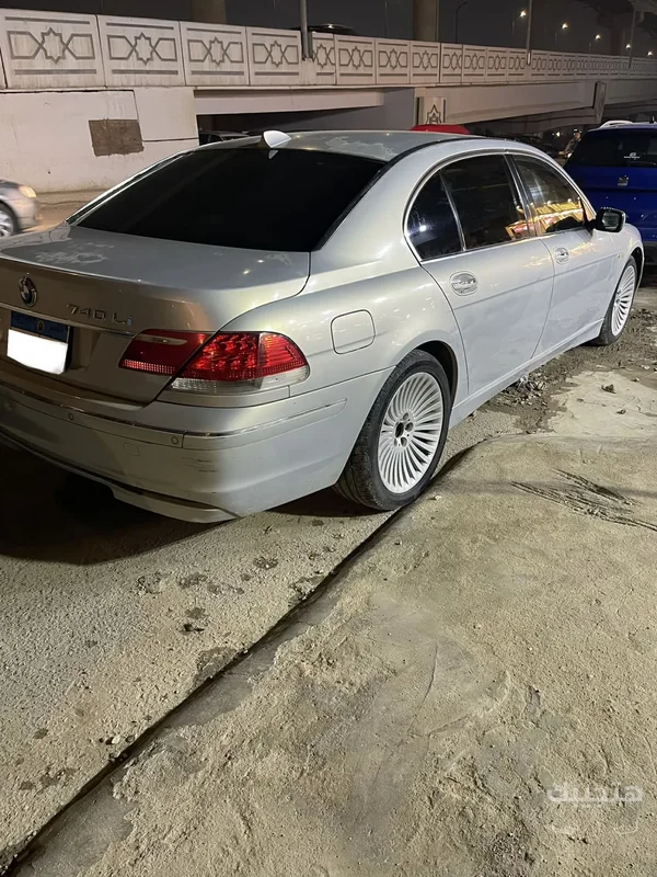 Rear and side view of 2008 BMW 740Li