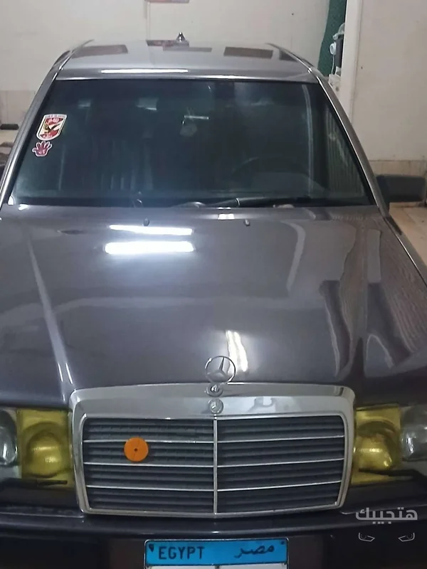 Front view of 1992 Mercedes-Benz E200