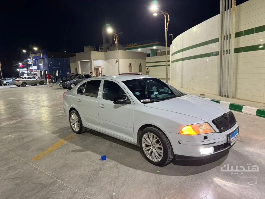side and front view of 2006 Skoda Octavia